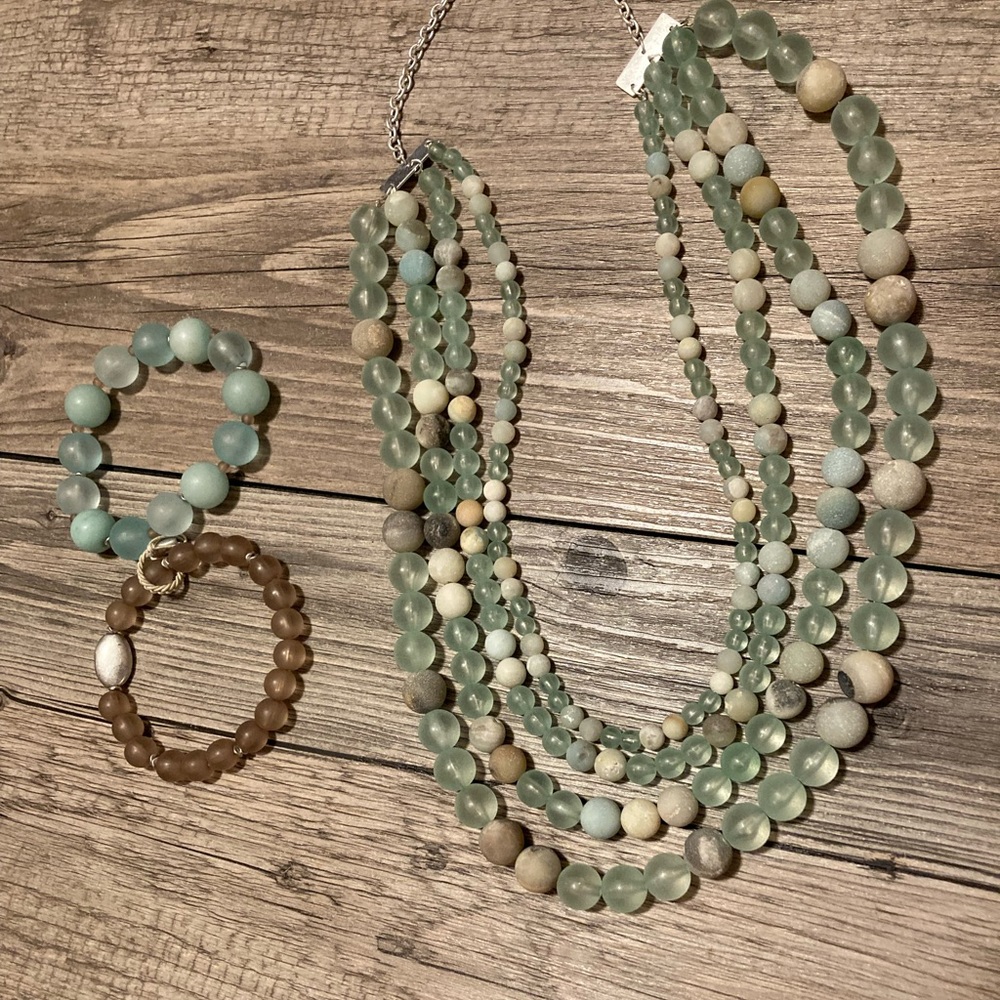 J.Jill NWT necklace & bracelet set.  Green & tan glass beads.